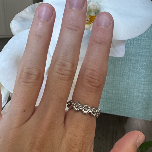 Daisy Chain Ring Silver with Gold Accents Size 8 - Picture 3 of 4